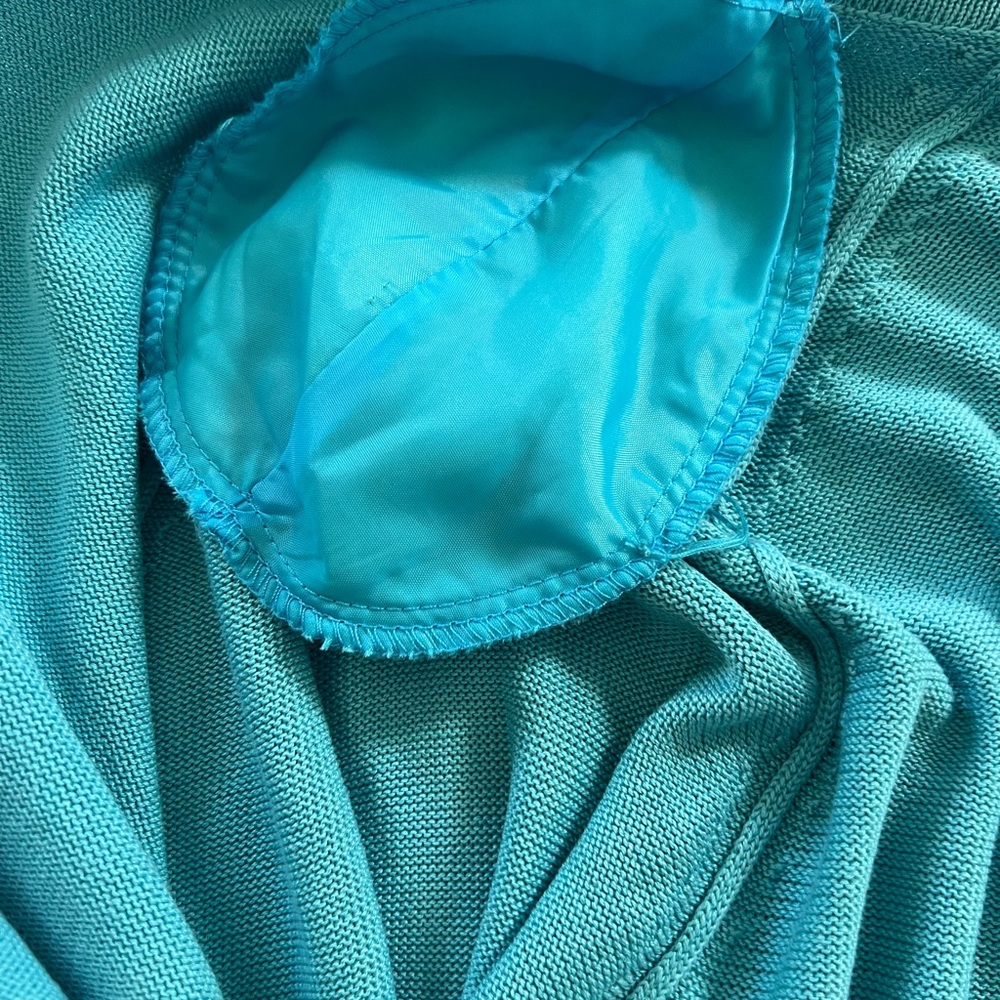 Blue Parrot Embroidered Sweater - Picture 11 of 13